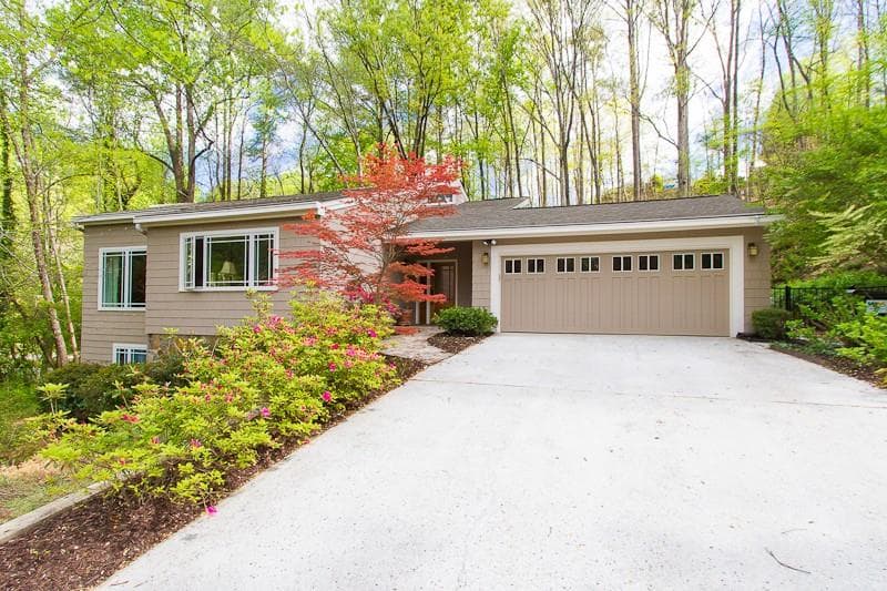 5485 E IDLEWOOD Lane, Sandy Springs, GA 30327 — most recent listing photo