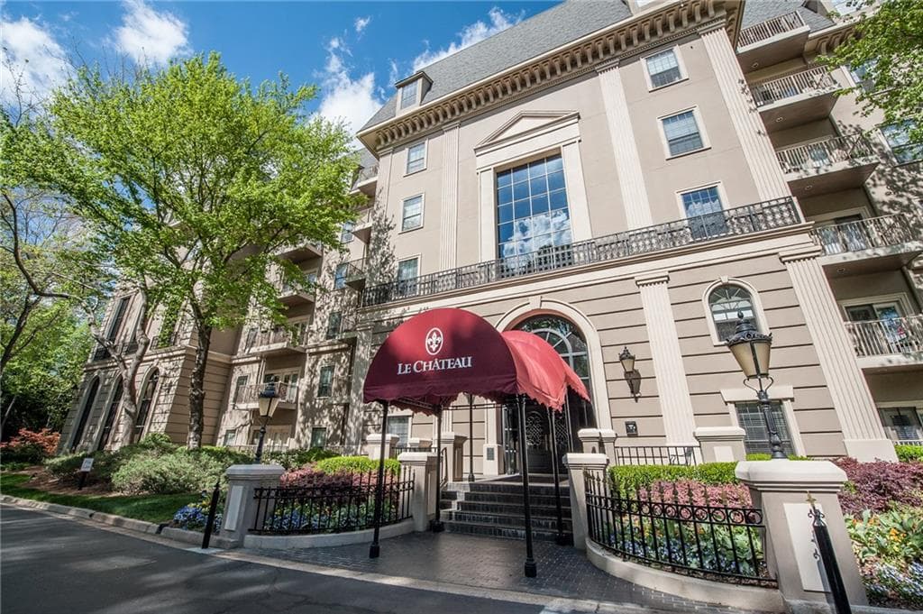 2 bedroom, 1,274 sq ft condominium sold at 2865 Lenox Road 310, Atlanta, GA 30324