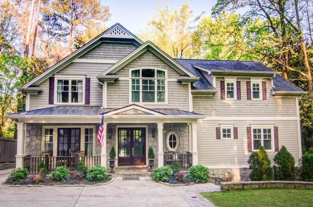 5 bedroom, 5,000 sq ft single family residence sold at 1901 Walthall Drive, Atlanta, GA 30318