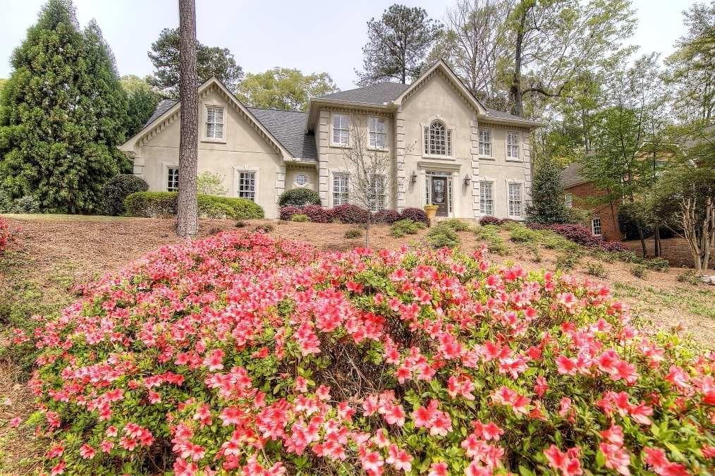 4 bedroom, 4,200 sq ft single family residence sold at 680 Wayt Road, Roswell, GA 30076