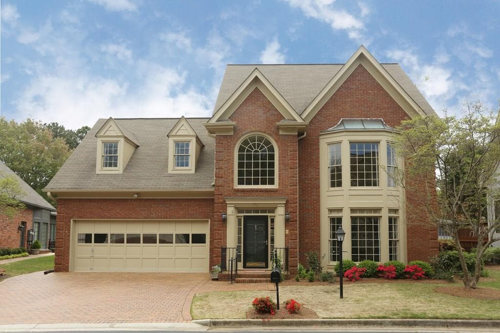 3 bedroom, 2,559 sq ft single family residence sold at 2033 Woodland Way, Dunwoody, GA 30338