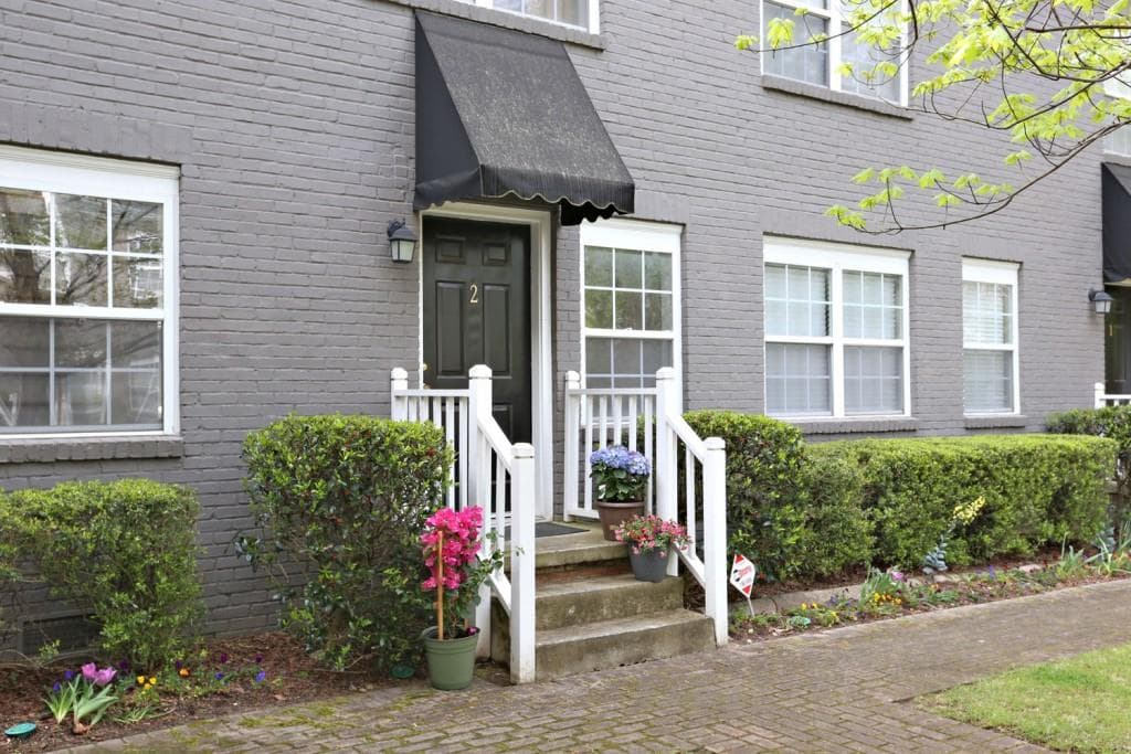 2 bedroom, 936 sq ft condominium sold at 285 Oxford Place 2, Atlanta, GA 30307