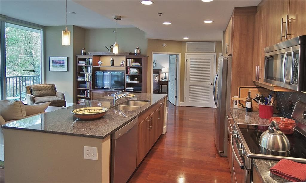 2 bedroom, 1,196 sq ft condominium sold at 1080 PEACHTREE Street 912, Atlanta, GA 30309