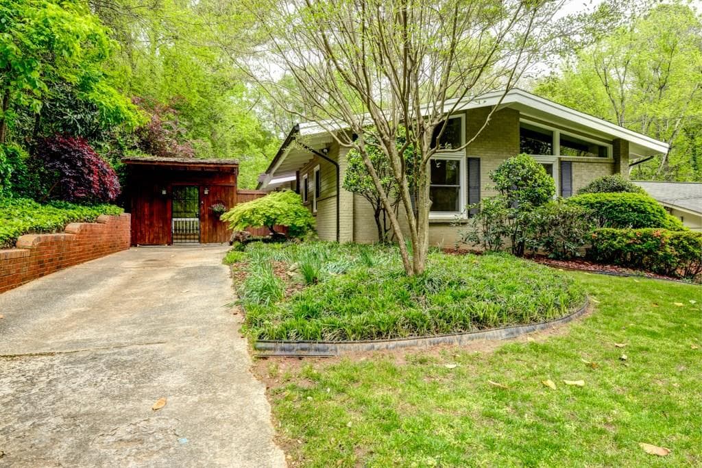 3 bedroom, 1,367 sq ft single family residence sold at 1468 Stephens Drive, Atlanta, GA 30329