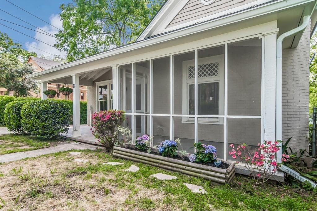 2 bedroom, 1,727 sq ft single family residence sold at 72 Flora Avenue, Atlanta, GA 30307