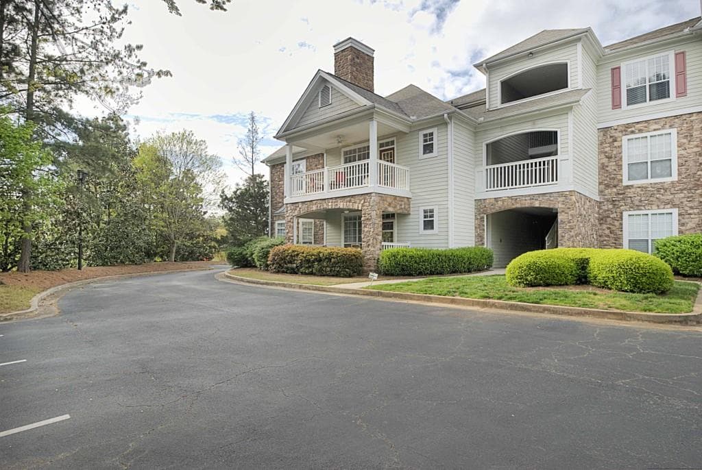 1 bedroom, 941 sq ft condominium sold at 3212 Pembroke Circle 3212, Alpharetta, GA 30004