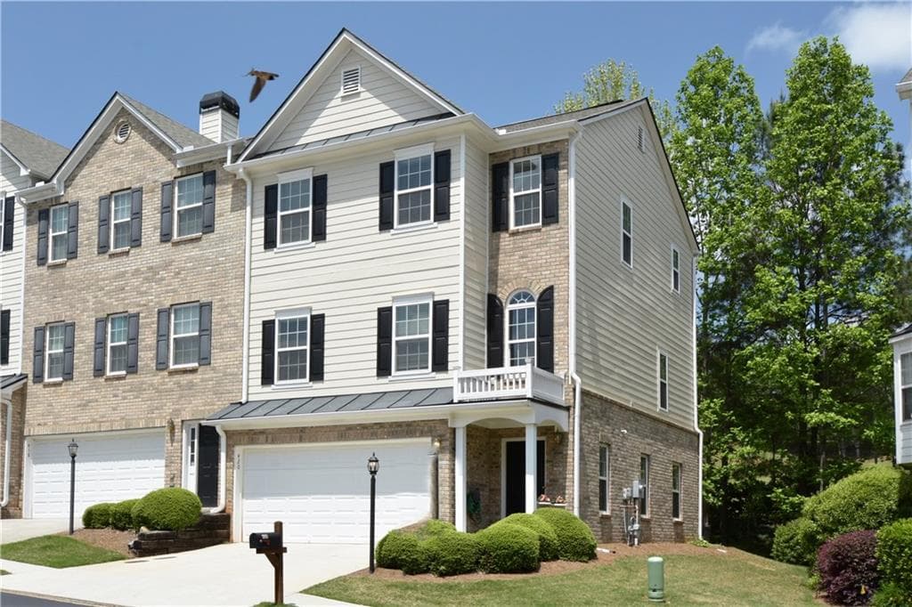 3 bedroom townhouse sold at 420 Eagle Tiff Drive, Sugar Hill, GA 30518