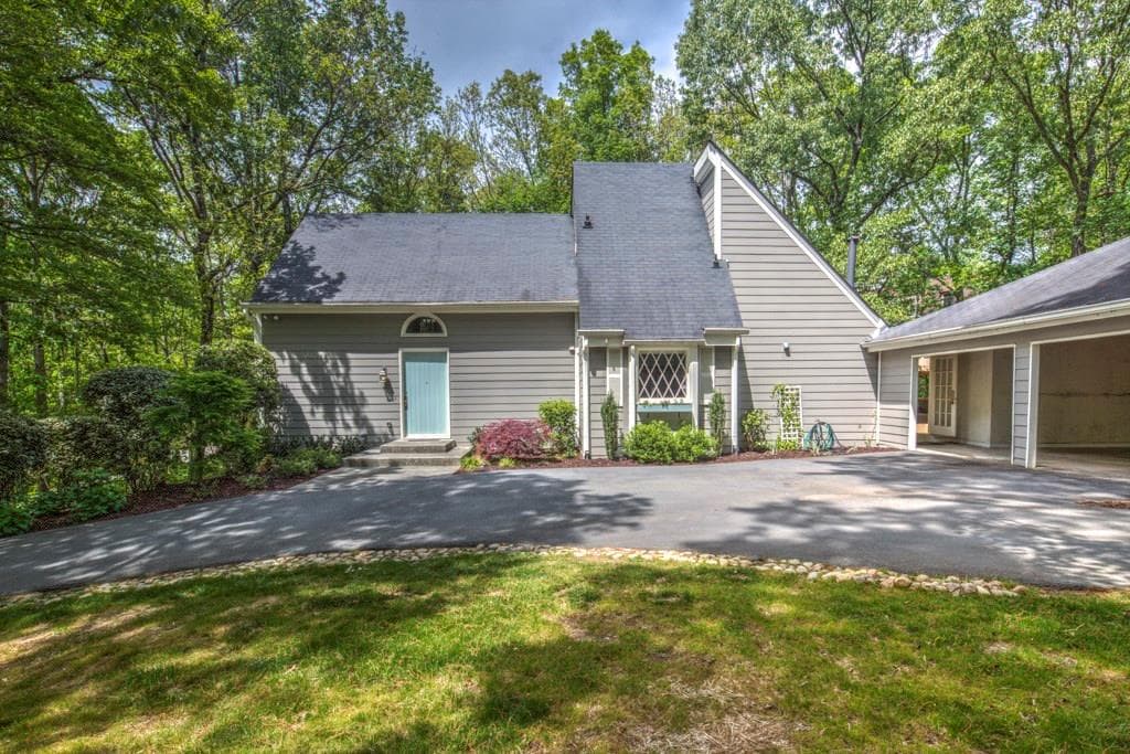 4 bedroom single family residence sold at 1480 Dunwoody Club Drive, Sandy Springs, GA 30350