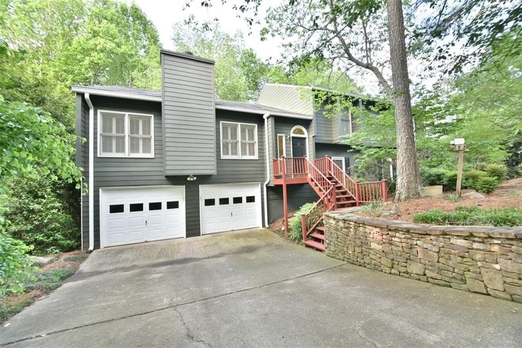 4 bedroom, 2,400 sq ft single family residence sold at 10605 Timberstone Road, Johns Creek, GA 30022