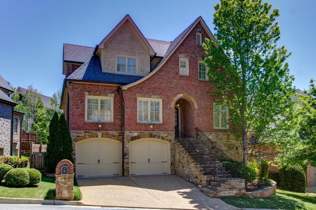 5 bedroom, 4,348 sq ft single family residence sold at 1789 Buckhead Valley Lane, Atlanta, GA 30324