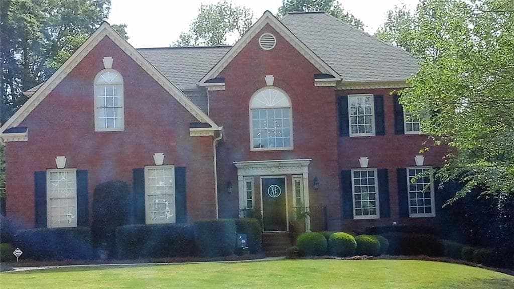 5 bedroom, 4,271 sq ft single family residence sold at 570 Fawn Run, Alpharetta, GA 30005