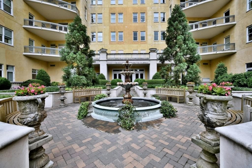 2 bedroom, 2,606 sq ft condominium sold at 2500 Peachtree Road 406N, Atlanta, GA 30305