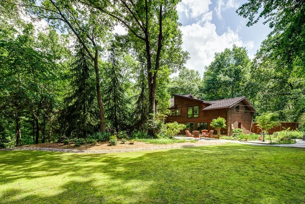 7950 Innsbruck Drive, Sandy Springs, GA 30350 — most recent listing photo