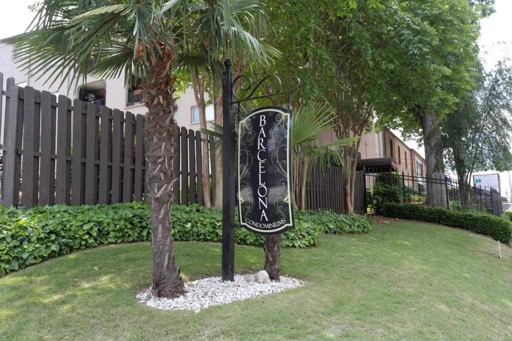1 bedroom, 750 sq ft condominium sold at 395 Pharr Road 206, Atlanta, GA 30305