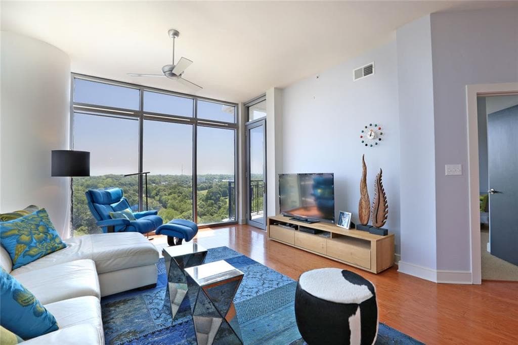 2 bedroom, 1,727 sq ft condominium sold at 222 12th Street 1207, Atlanta, GA 30309