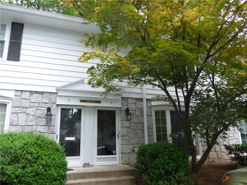 2 bedroom townhouse sold at 136 Peachtree Memorial Drive MD 3, Atlanta, GA 30309