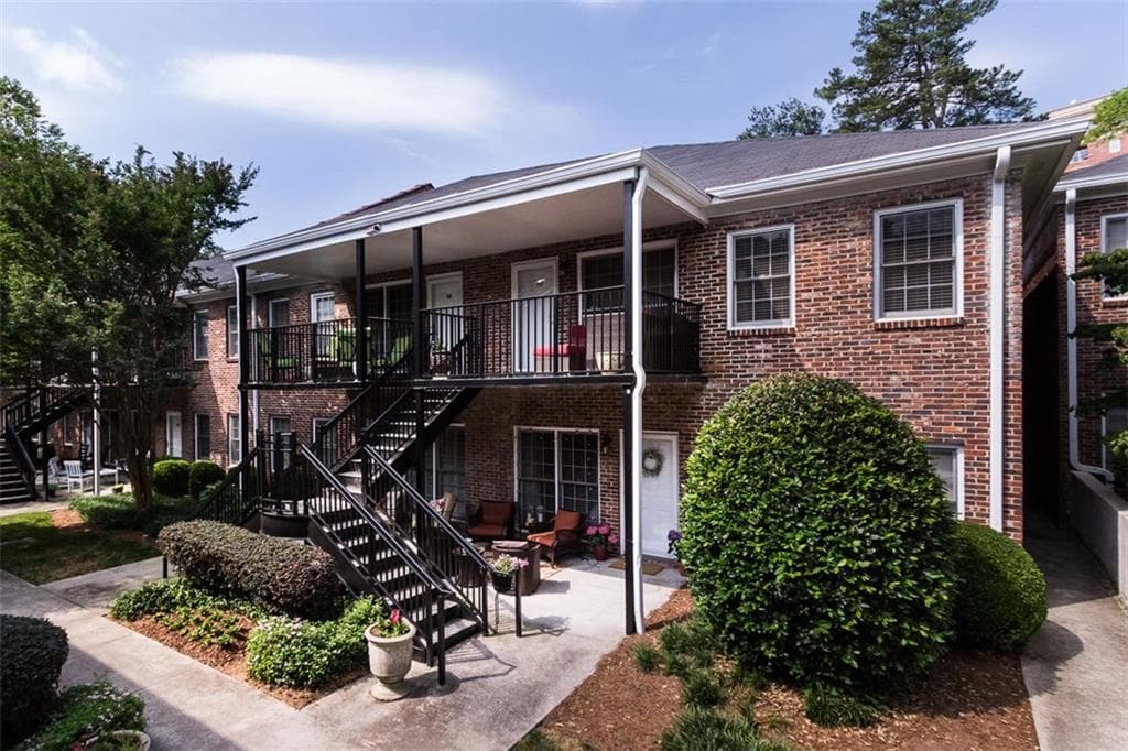 2 bedroom, 1,090 sq ft condominium sold at 3675 Peachtree Road 50, Atlanta, GA 30319