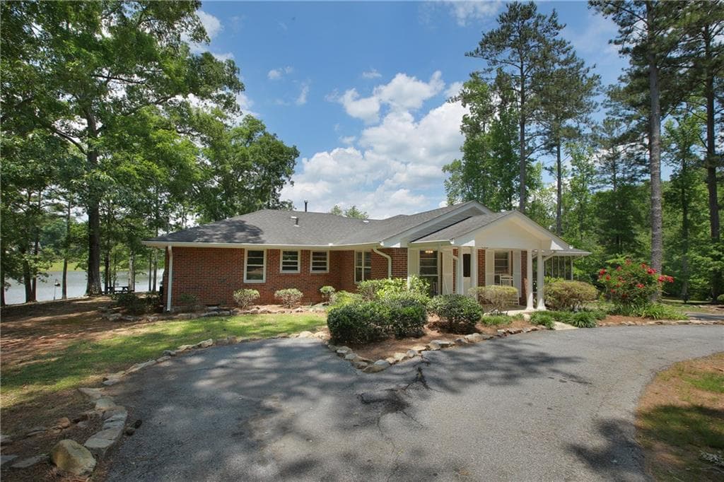 3 bedroom, 2,030 sq ft single family residence sold at 275 Flat Shoals Church Road, Stockbridge, GA 30281