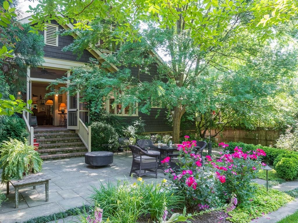 3 bedroom, 3,956 sq ft single family residence sold at 178 Lakeview Avenue, Atlanta, GA 30305