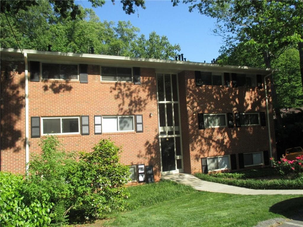 2 bedroom condominium sold at 1111 Clairemont Avenue R6, Decatur, GA 30030