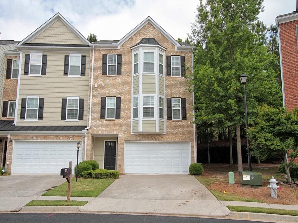 3 bedroom townhouse sold at 390 Eagle Tiff Drive n/a, Sugar Hill, GA 30518