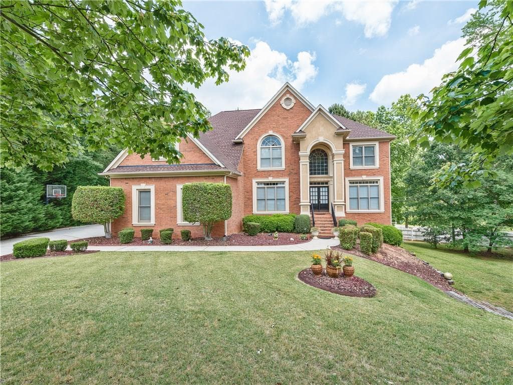 7 bedroom, 3,837 sq ft single family residence sold at 585 Stoneglen Chase, Atlanta, GA 30331