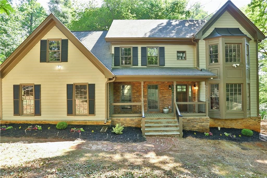 4 bedroom, 2,608 sq ft single family residence sold at 17 Lost Grove Court, Lilburn, GA 30047