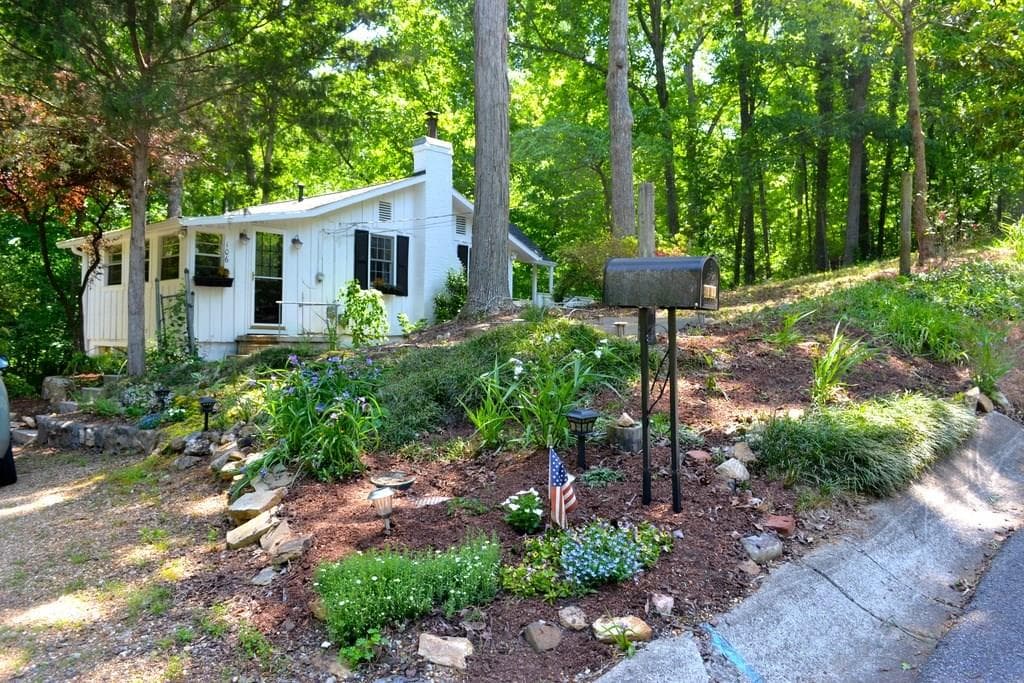 2 bedroom, 1,282 sq ft single family residence sold at 106 Maple Street, Roswell, GA 30075