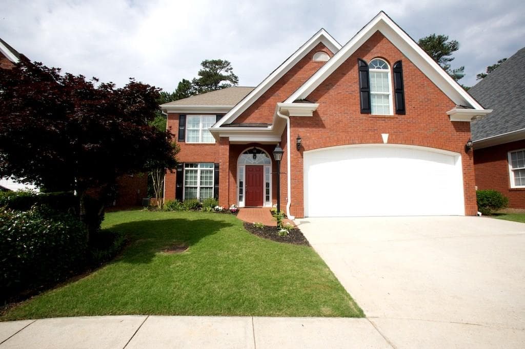 5 bedroom, 2,715 sq ft single family residence sold at 1970 Glenhurst Drive, Snellville, GA 30078