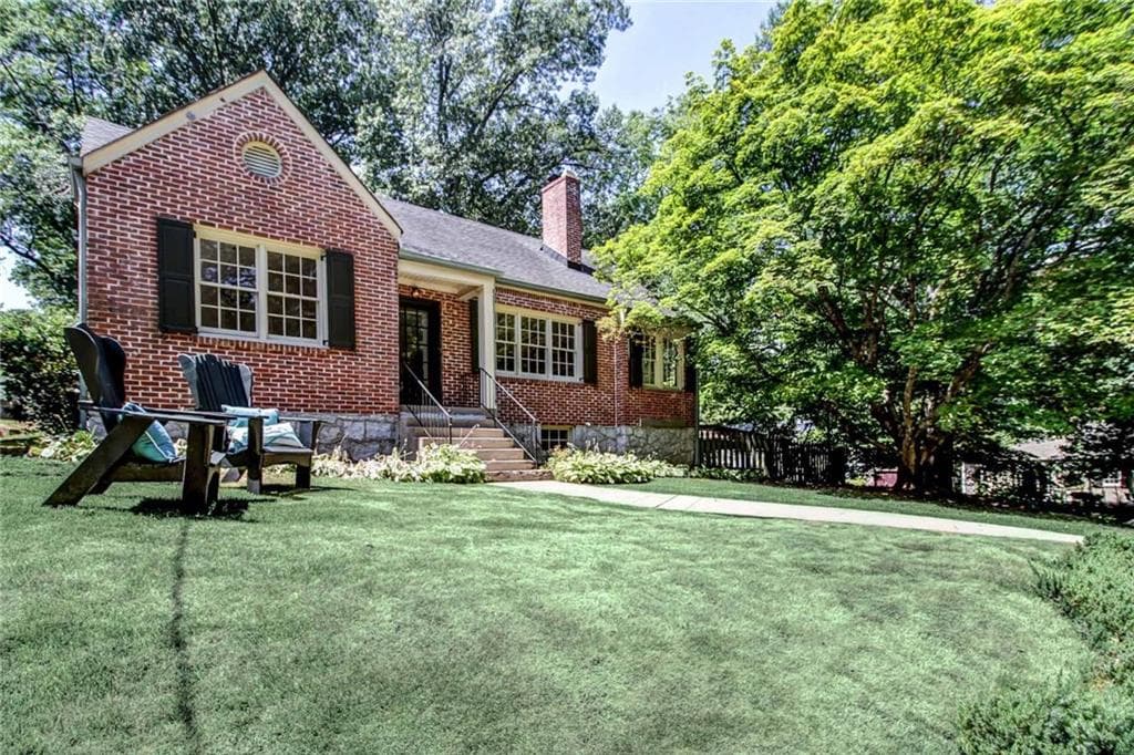 3 bedroom, 2,400 sq ft single family residence sold at 394 Glenn Circle, Decatur, GA 30030