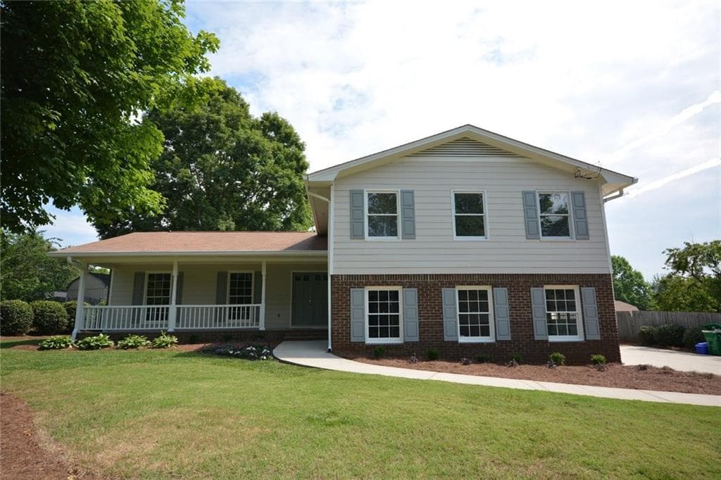 4 bedroom, 2,394 sq ft single family residence sold at 2540 Windwood Court, Dunwoody, GA 30360