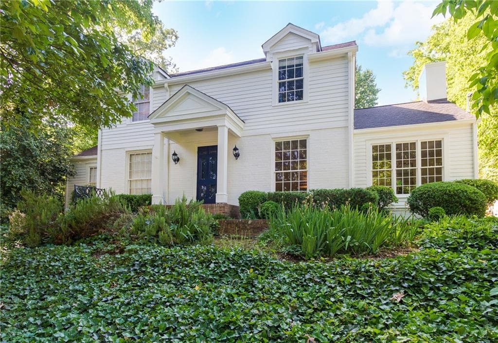 5 bedroom, 2,901 sq ft single family residence sold at 1899 Greystone Road, Atlanta, GA 30318