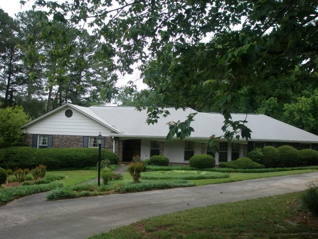 5 bedroom, 2,200 sq ft single family residence sold at 1059 Coronation Drive, Dunwoody, GA 30338
