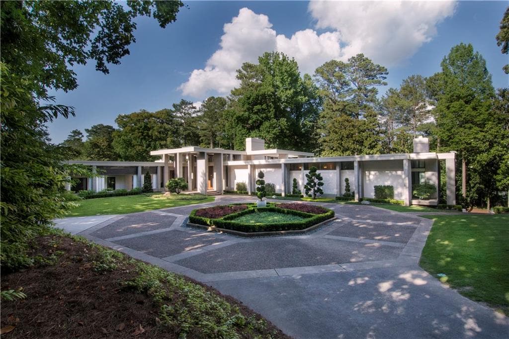 4 bedroom, 8,251 sq ft single family residence sold at 3303 Chatham Road, Atlanta, GA 30305