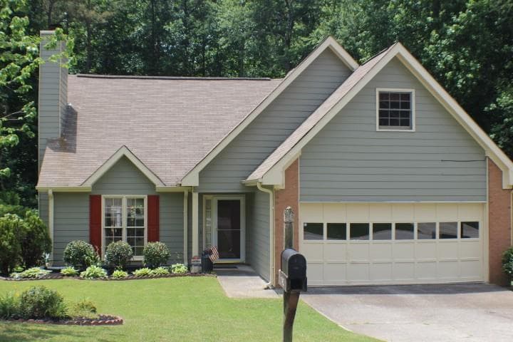 4 bedroom, 2,390 sq ft single family residence sold at 1140 Hunters Creek Court, Lawrenceville, GA 30043