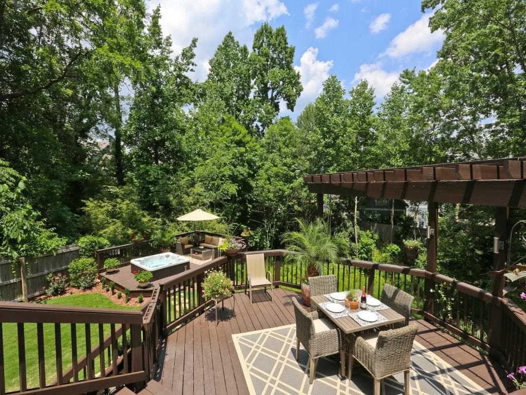 3 bedroom, 1,234 sq ft single family residence sold at 2191 Collins Drive, Atlanta, GA 30318