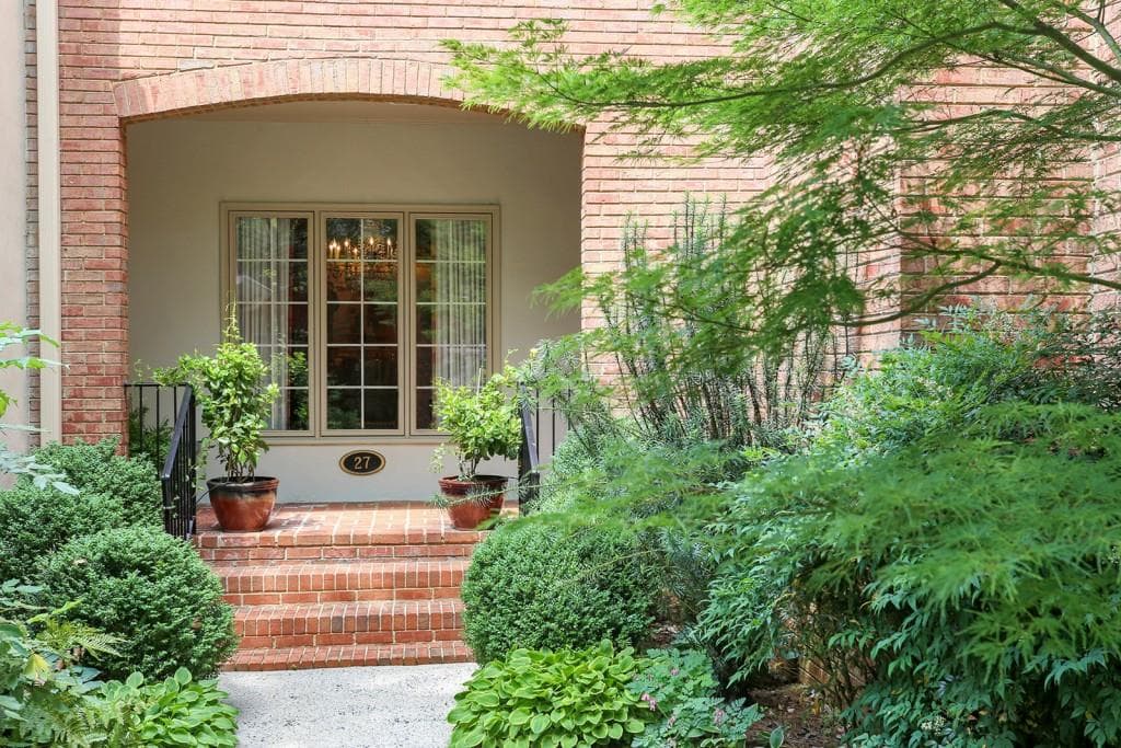 2 bedroom, 2,130 sq ft townhouse sold at 27 Paces West Drive 0, Atlanta, GA 30327