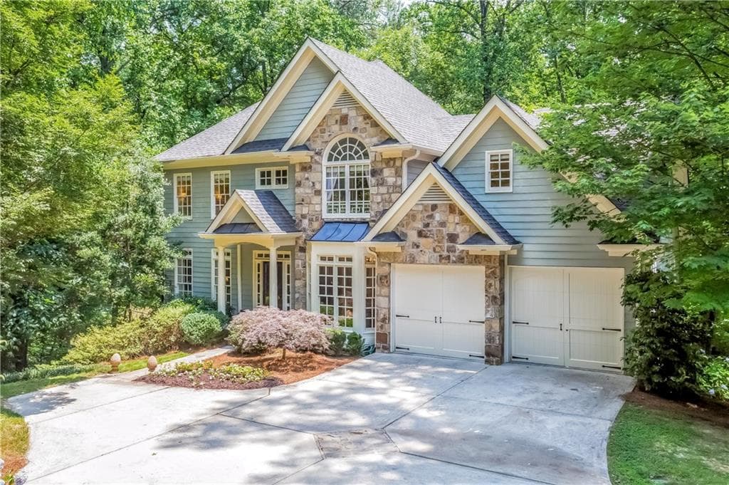 6 bedroom, 4,200 sq ft single family residence sold at 3601 Cloudland Drive, Atlanta, GA 30327