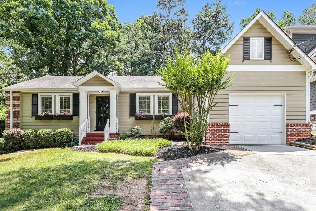 2 bedroom, 1,513 sq ft single family residence sold at 724 Forrest Trail, Atlanta, GA 30318