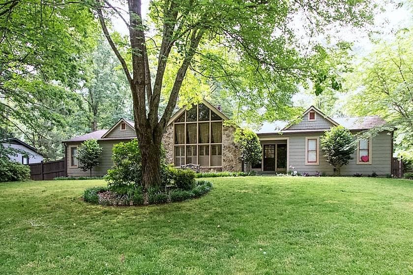 3 bedroom, 1,700 sq ft single family residence sold at 160 North Trace, Alpharetta, GA 30009