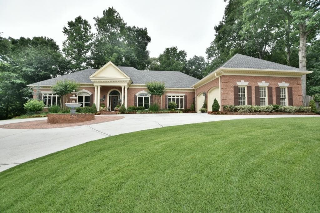 4 bedroom, 4,236 sq ft single family residence sold at 110 View Hill Court, Sandy Springs, GA 30350