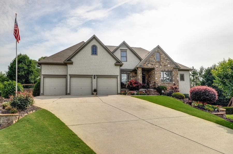 3 bedroom single family residence sold at 130 Hydrangea Court, Alpharetta, GA 30005