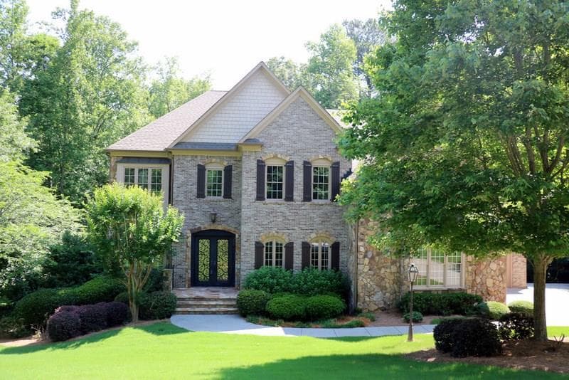 6 bedroom, 6,191 sq ft single family residence sold at 215 Blackrock Trace, Alpharetta, GA 30004