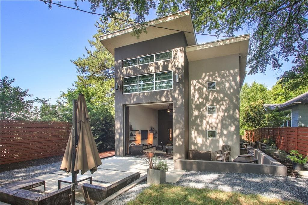 3 bedroom, 2,400 sq ft single family residence sold at 1706 Marietta Road, Atlanta, GA 30318