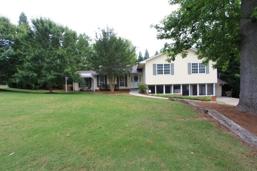 3 bedroom, 2,952 sq ft single family residence sold at 6637 Ridge Moore Drive, Atlanta, GA 30360