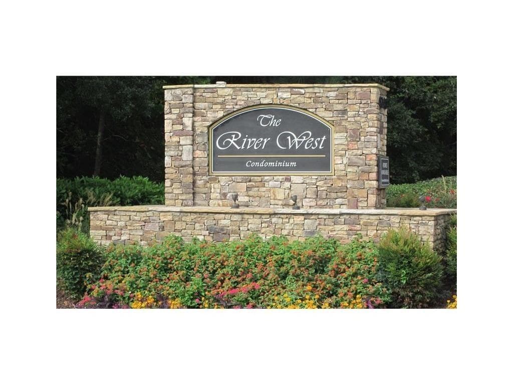 2 bedroom, 1,100 sq ft condominium sold at 1510 River Green Drive, Atlanta, GA 30327