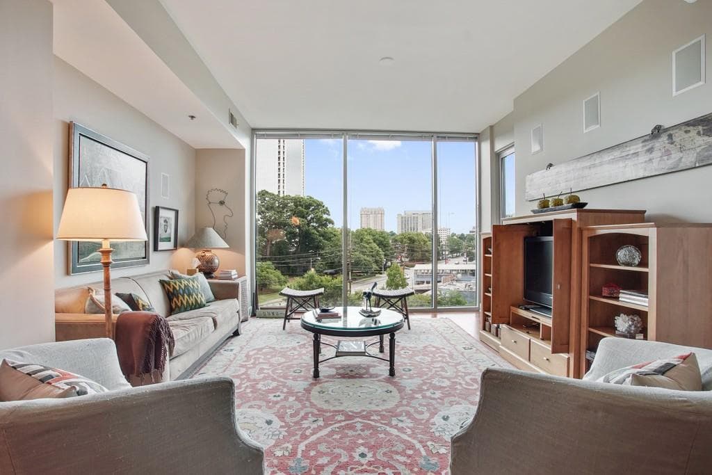 2 bedroom, 1,594 sq ft condominium sold at 2795 Peachtree Road 505, Atlanta, GA 30305