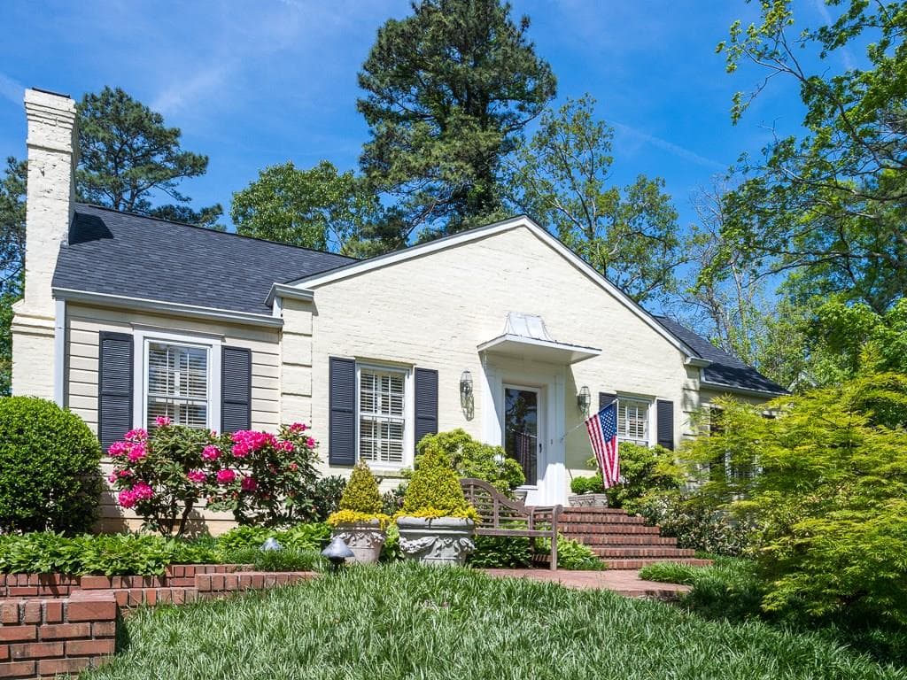 3 bedroom, 2,333 sq ft single family residence sold at 1858 Greystone Road, Atlanta, GA 30318