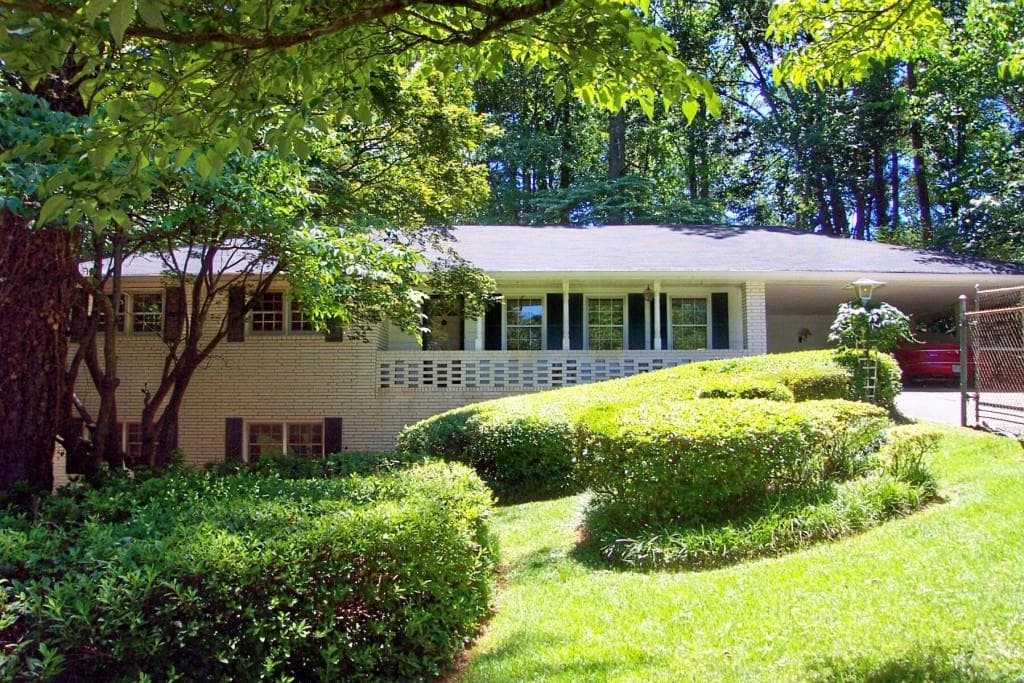 544 Briggs Circle, Lilburn, GA 30047 — most recent listing photo