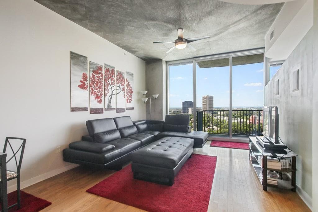 1 bedroom, 729 sq ft condominium sold at 400 W Peachtree Street 1502, Atlanta, GA 30308